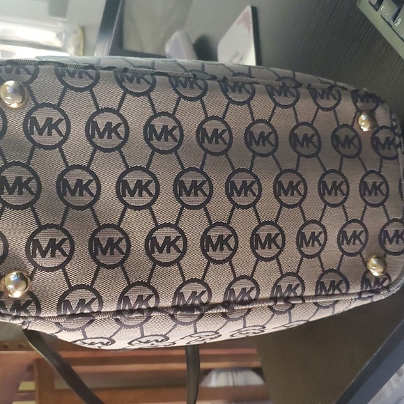 Michael Kors Purse - Picture 12 of 12